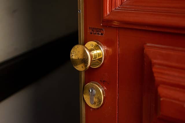 Residential and commercial locksmiths